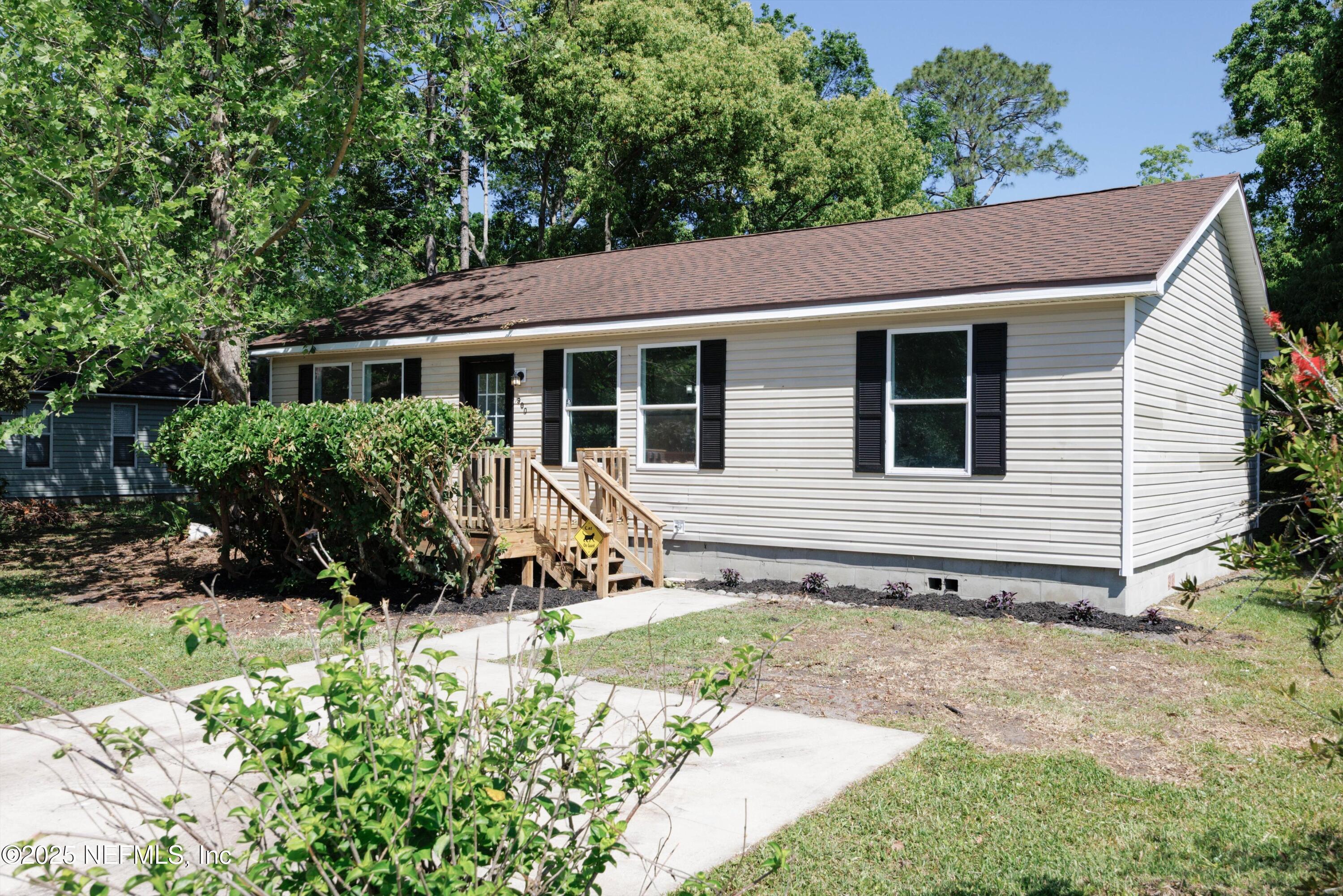 900 Helen Street St. Augustine, FL 32084 - Photo 2 of 30 a house that has a lot of plants in it