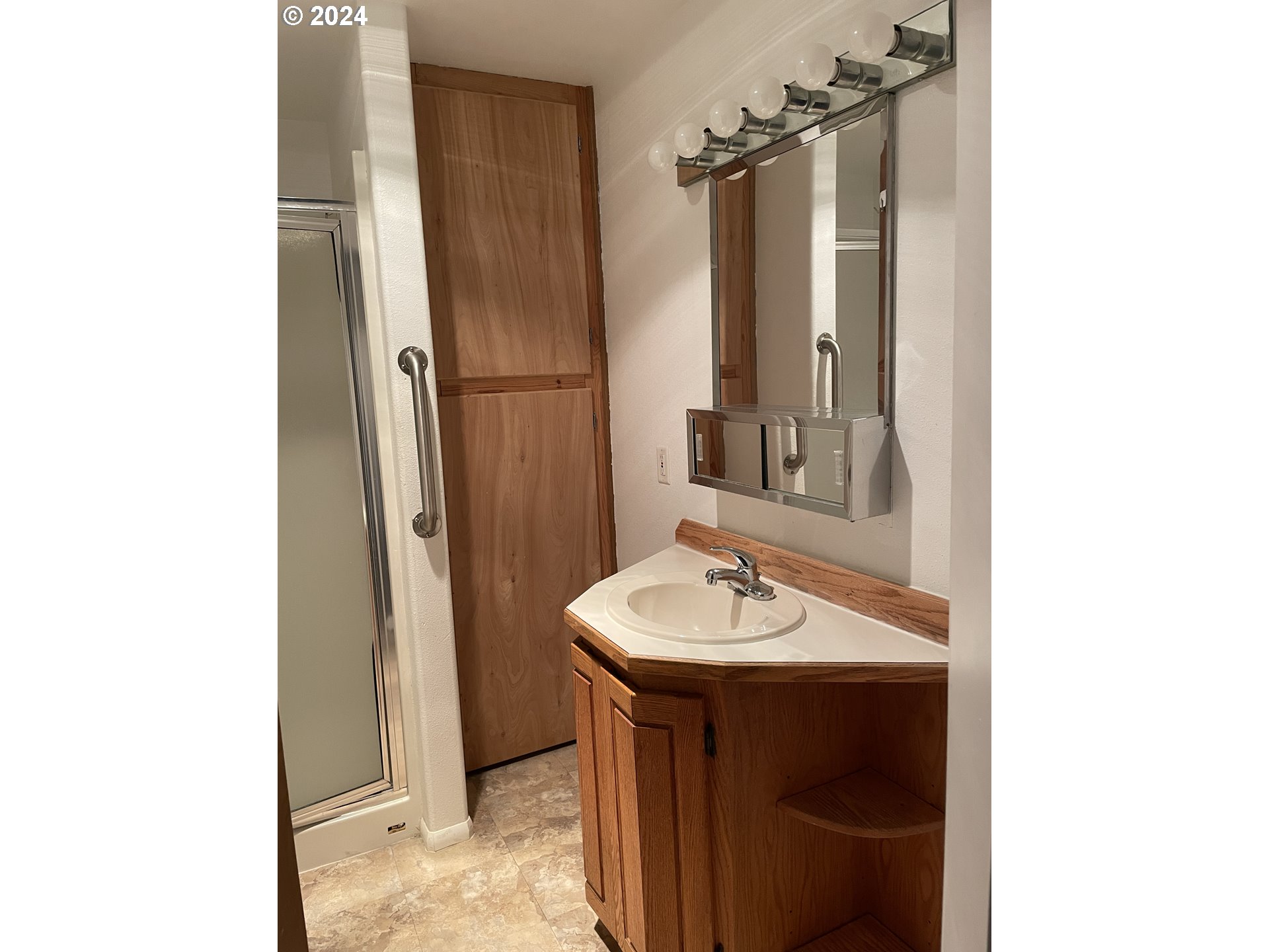 206 Bourbon Street Florence, OR 97439 - Photo 14 of 28 a bathroom with a sink and a mirror