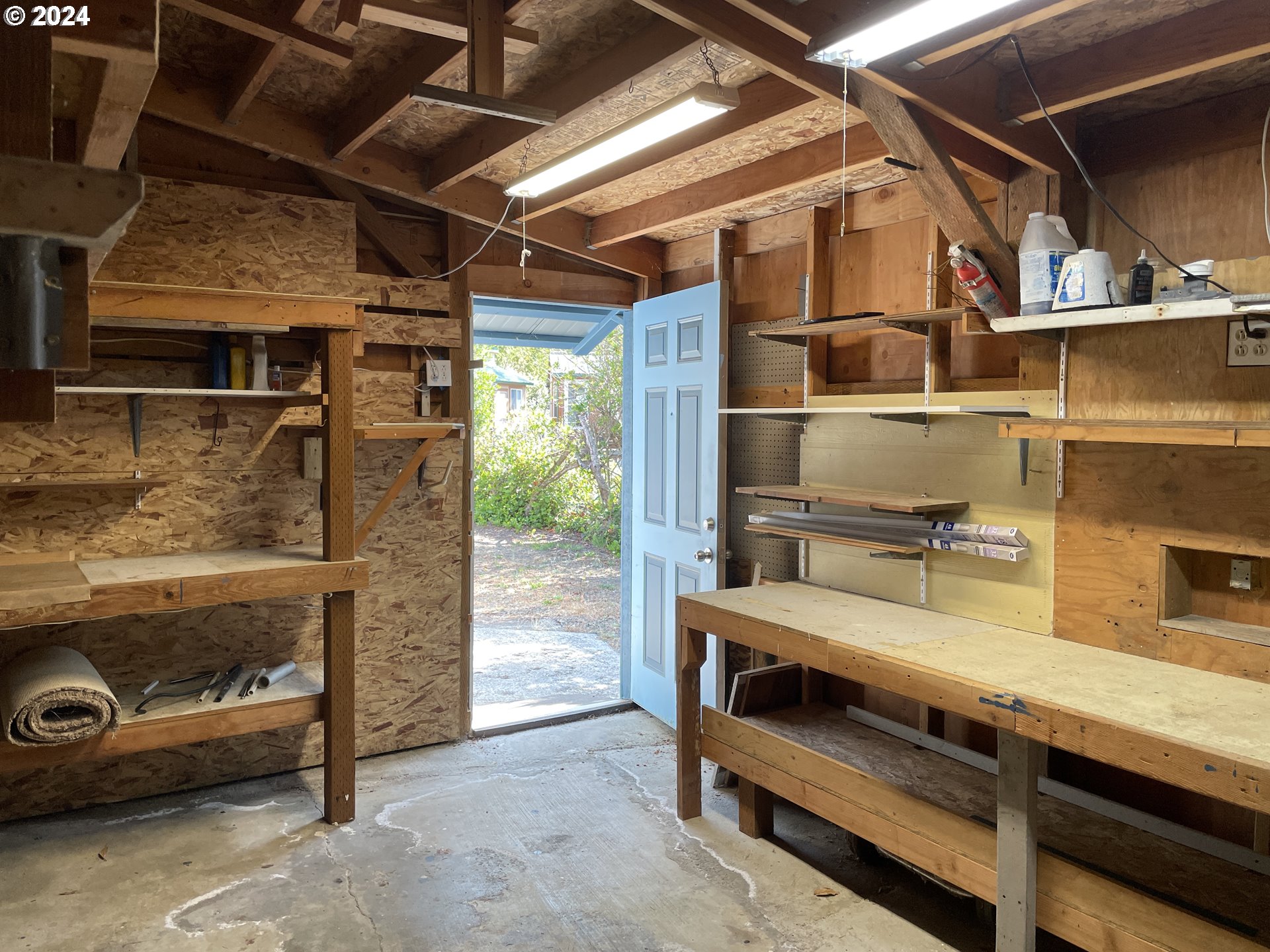 206 Bourbon Street Florence, OR 97439 - Photo 23 of 28 a storage room with washer and dryer