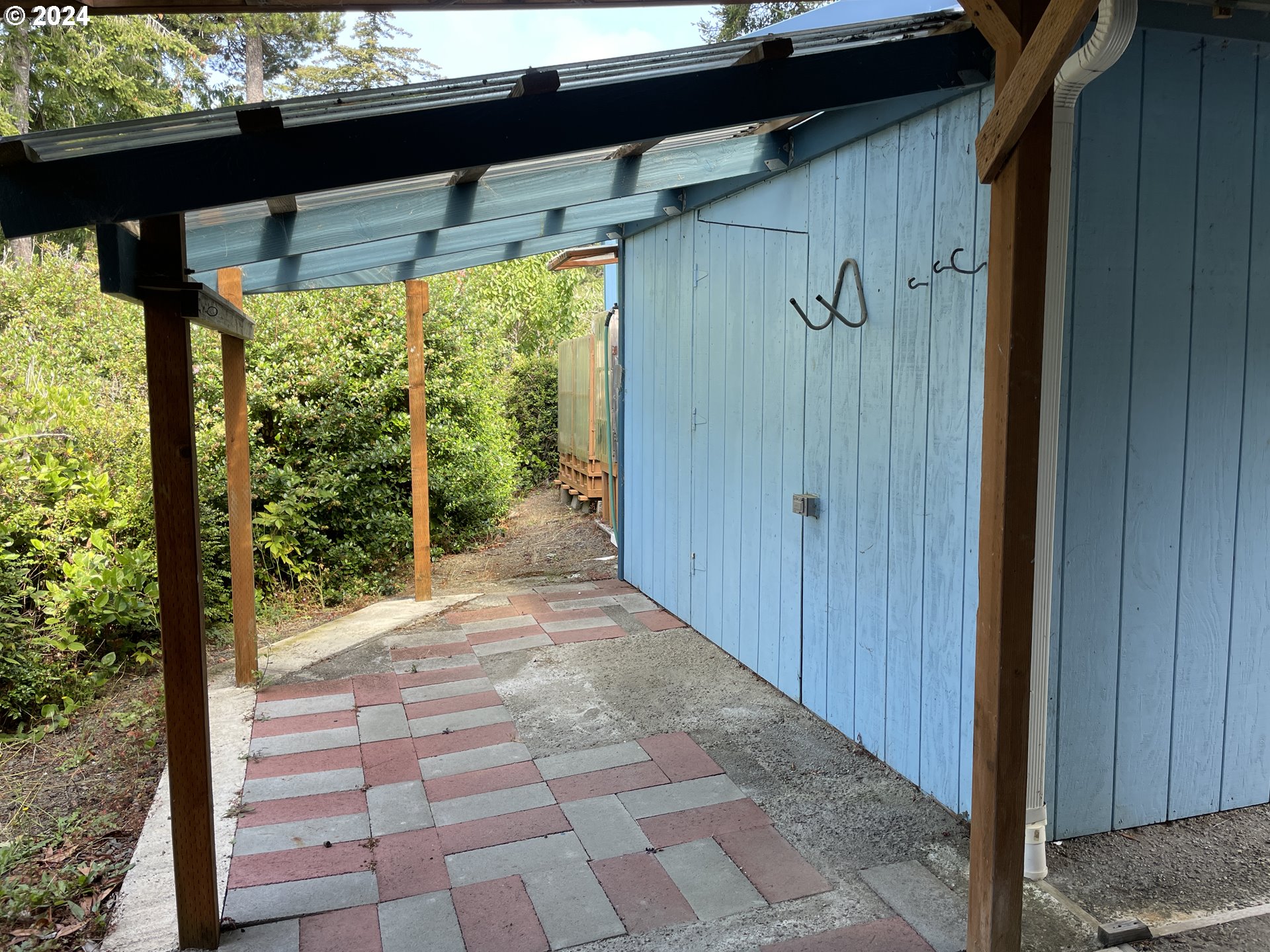 206 Bourbon Street Florence, OR 97439 - Photo 6 of 28 a view of a porch