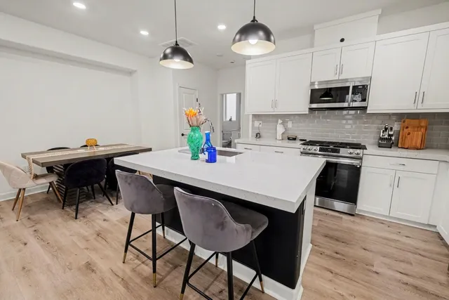 $3,595 | 2313 Acara Circle, San Diego, CA 92154