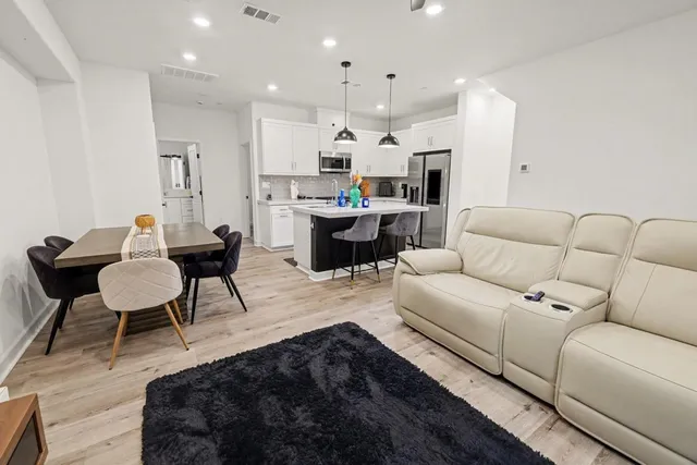 $3,595 | 2313 Acara Circle, San Diego, CA 92154