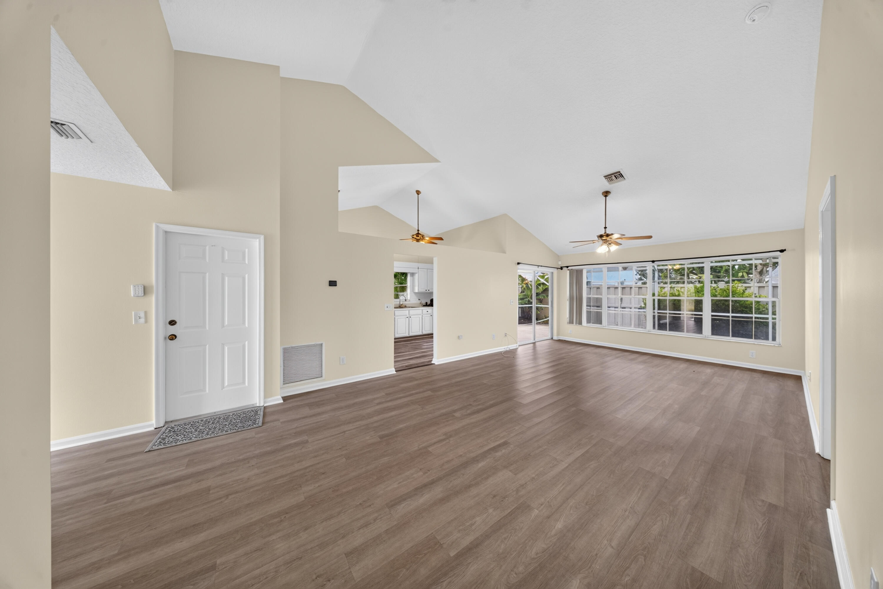 119 Adobe Circle Jupiter, FL 33458 - Photo 6 of 43 DSC02828
