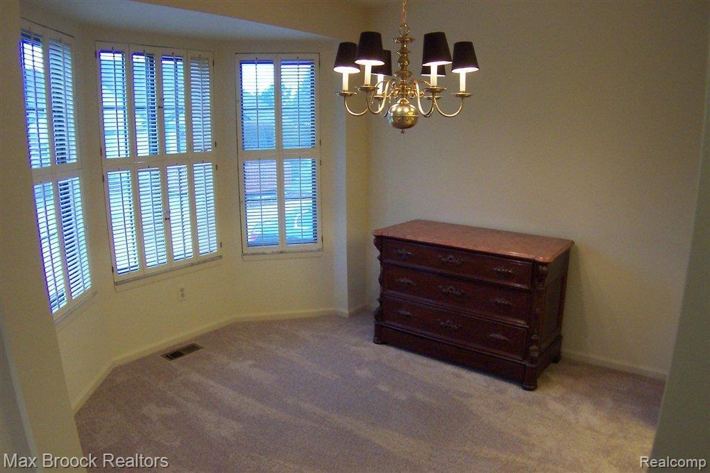 4 Dining Room.JPG