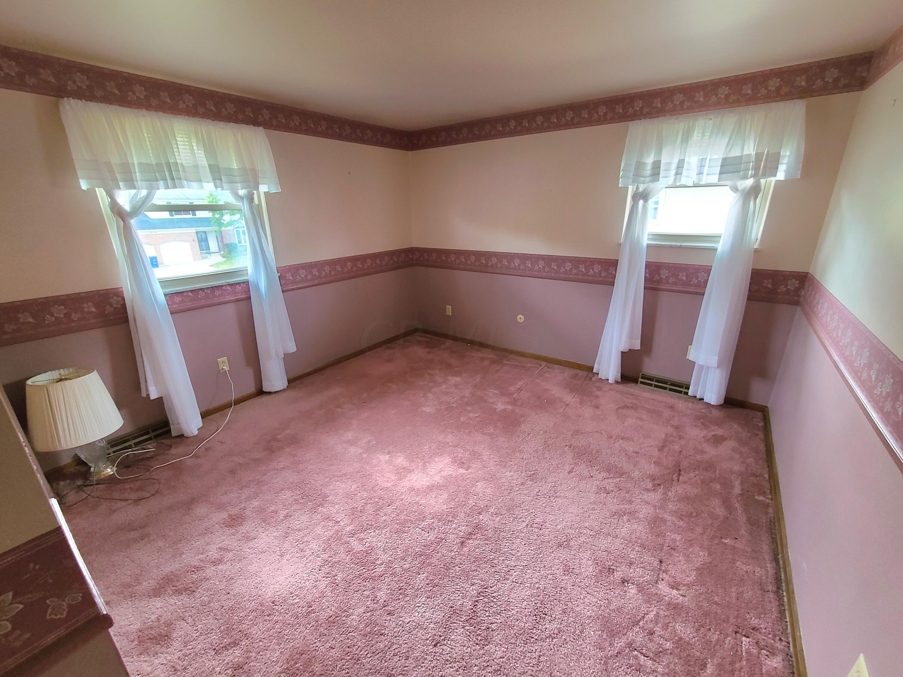 1686 Sandhurst Road Columbus, OH 43229 - Photo 18 of 22 20231008_121306