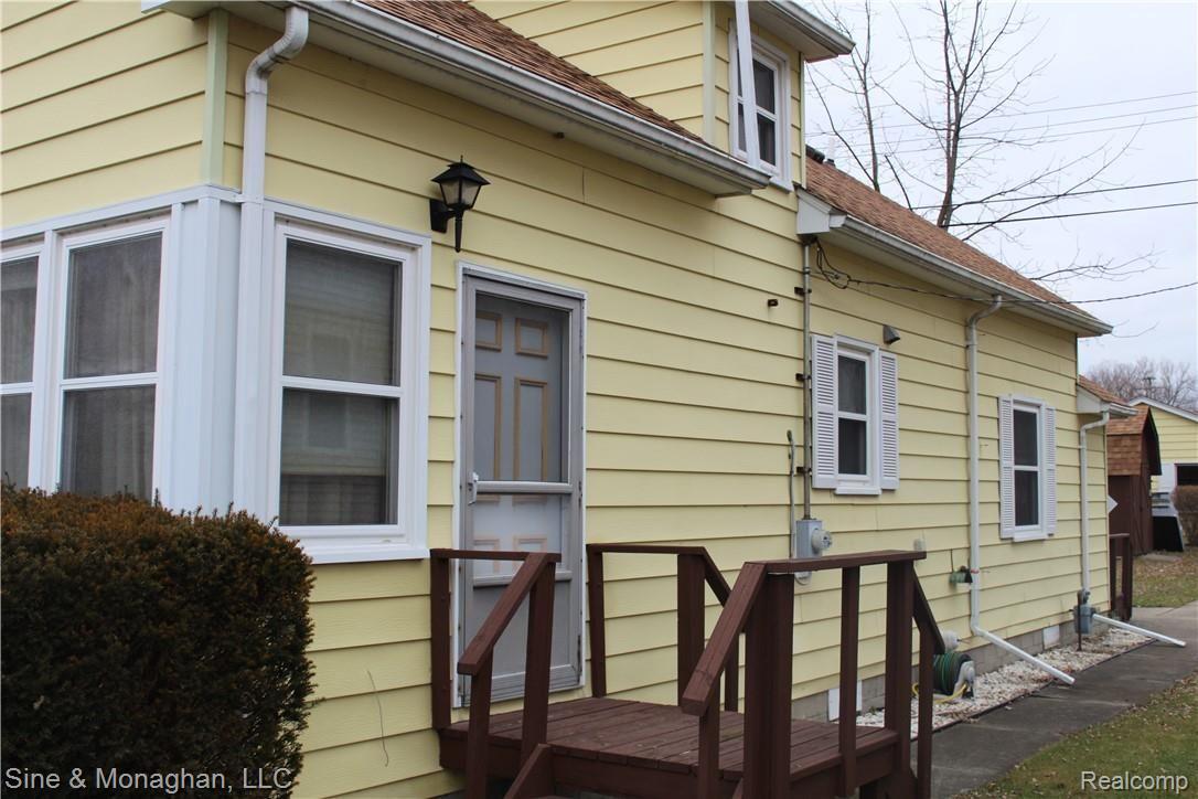 405 Pointe Tremble Road Algonac, MI 48001 - Photo 4 of 27 IMG_0146.JPG
