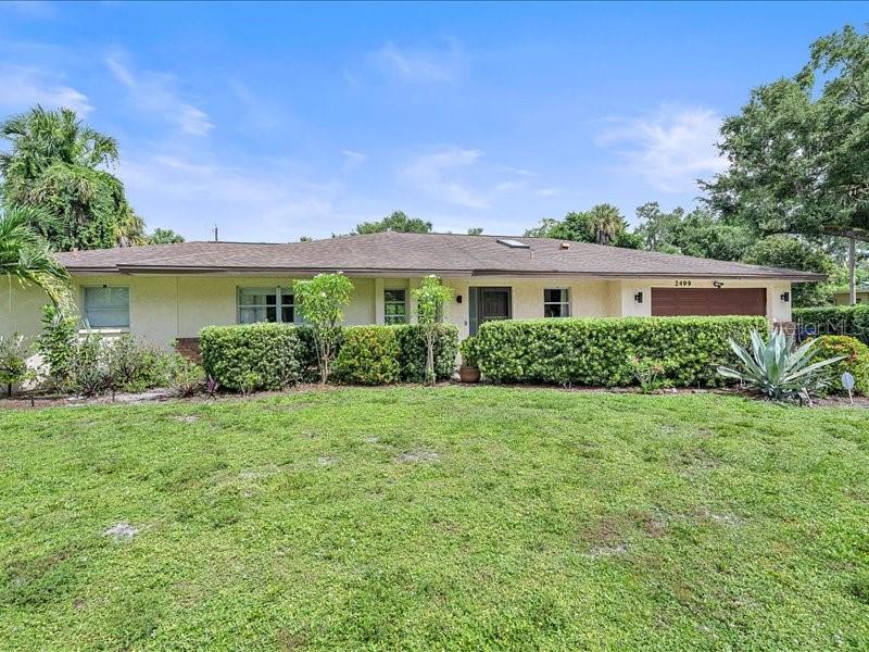 2499 Hillview Street Sarasota, FL 34239 - Photo 3 of 19 Gallery Image 3