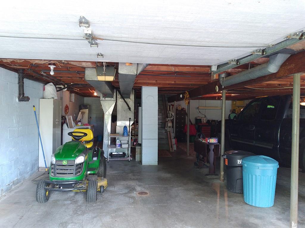 392 Riverview Road Clarksburg, PA 15725 - Photo 12 of 16 Garage