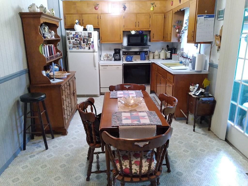 392 Riverview Road Clarksburg, PA 15725 - Photo 4 of 16 Kitchen