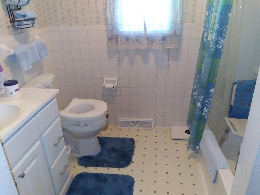 392 Riverview Road Clarksburg, PA 15725 - Photo 6 of 16 Bathroom