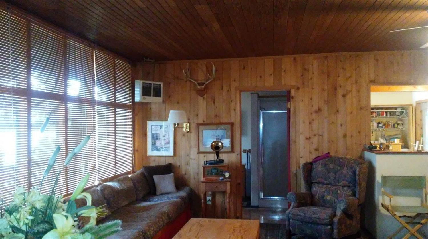 27717 Rocky Point Road Klamath Falls, OR 97601 - Photo 4 of 32 living room
