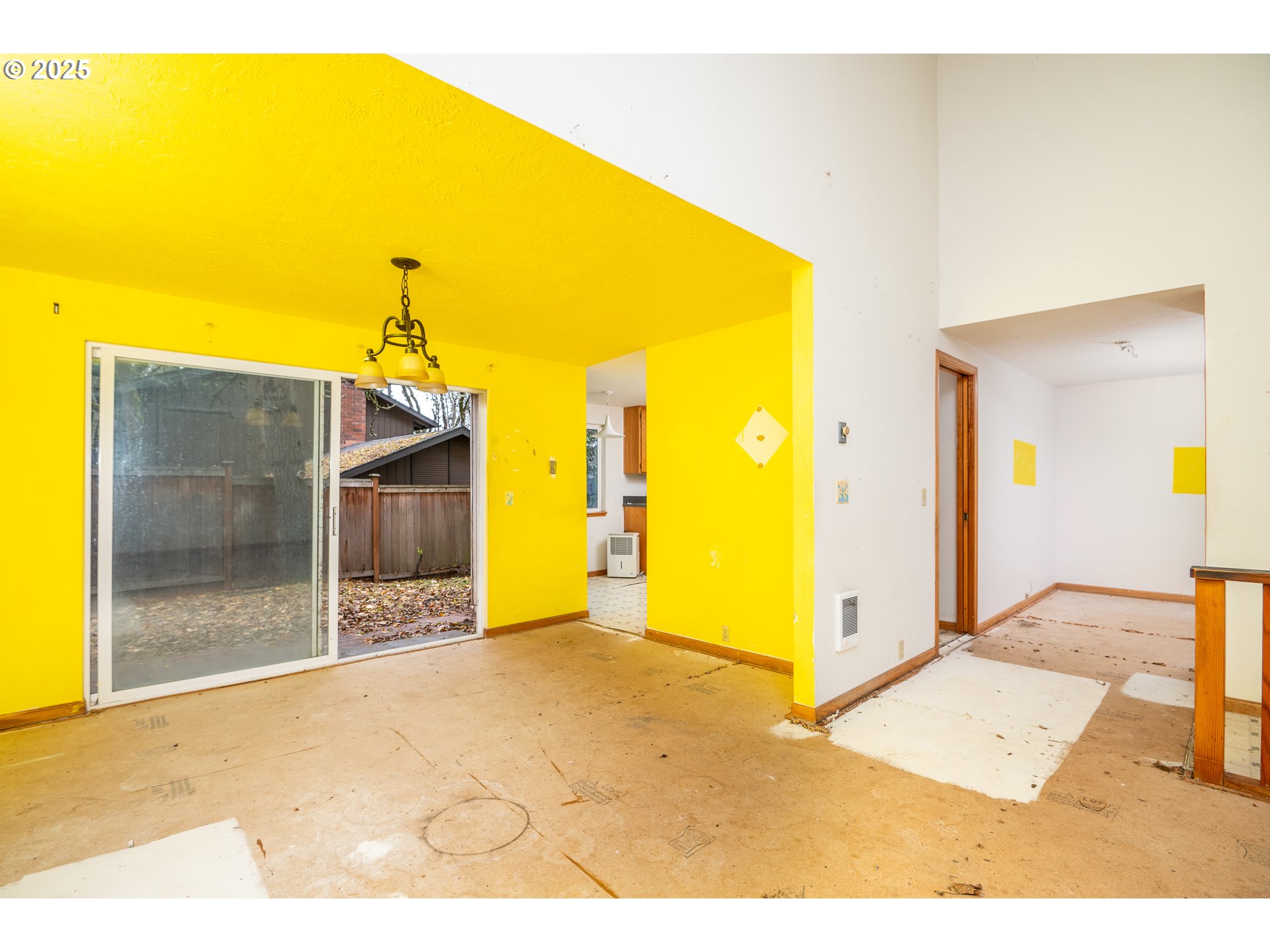 3845 Wilshire Lane Eugene, OR 97405 - Photo 19 of 35 a view of a room with a bathroom