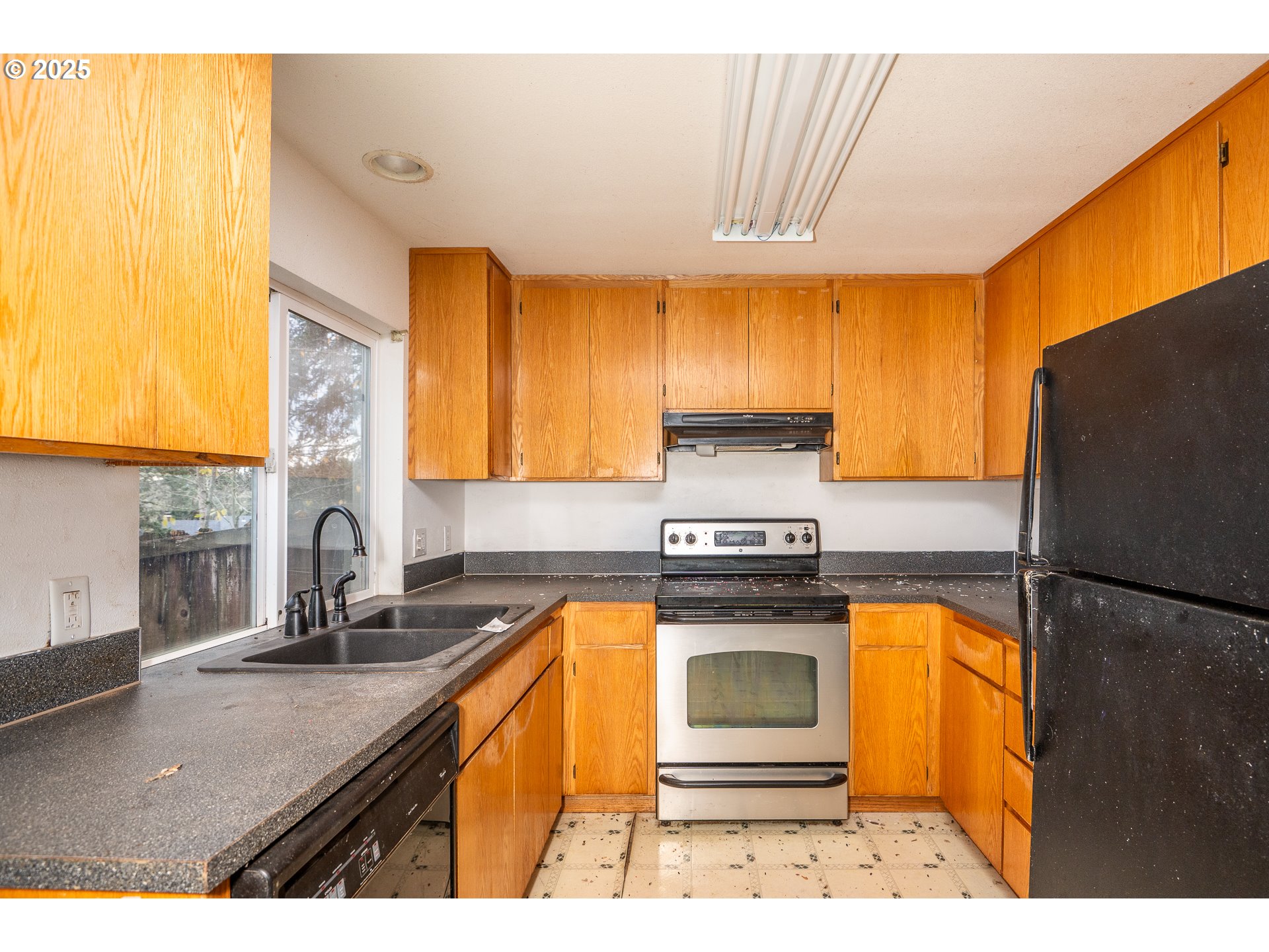 3845 Wilshire Lane Eugene, OR 97405 - Photo 24 of 35 a kitchen with a sink stove and refrigerator