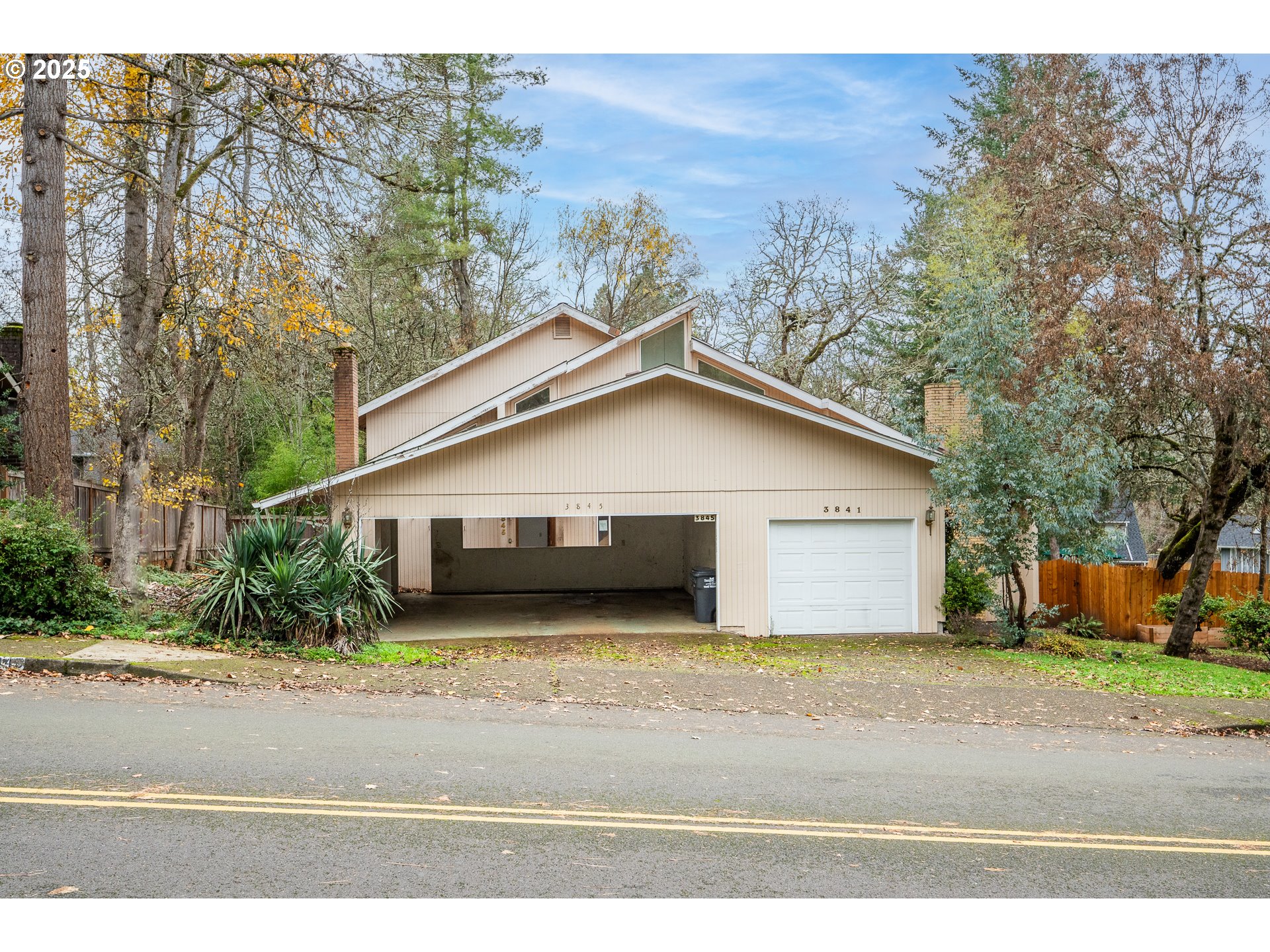 3845 Wilshire Lane Eugene, OR 97405 - Photo 3 of 35 a view of a house with a yard