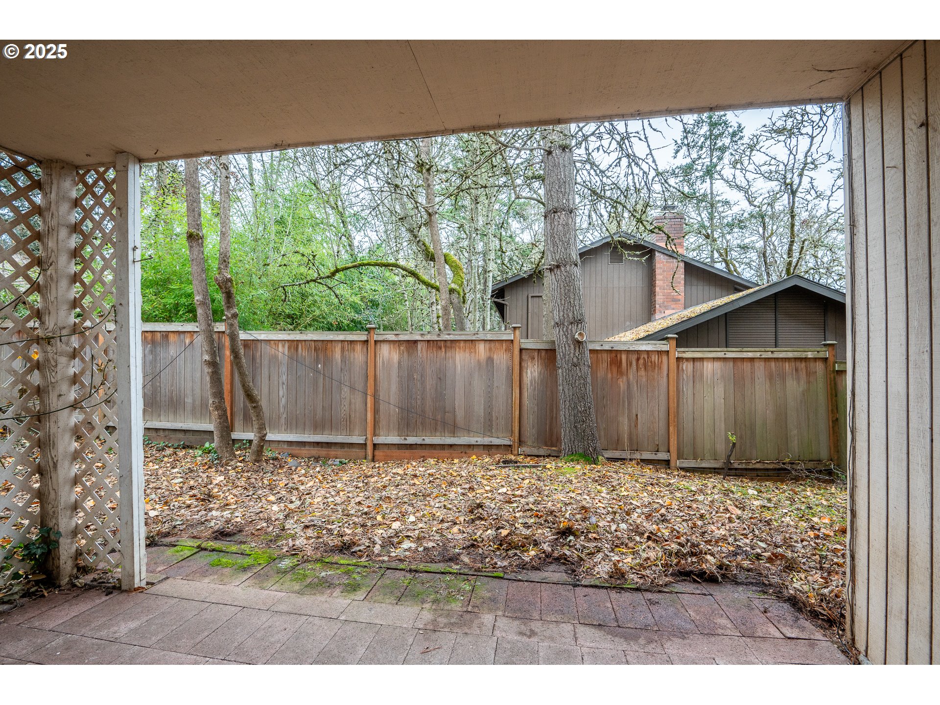 3845 Wilshire Lane Eugene, OR 97405 - Photo 32 of 35 a view of wooden fence