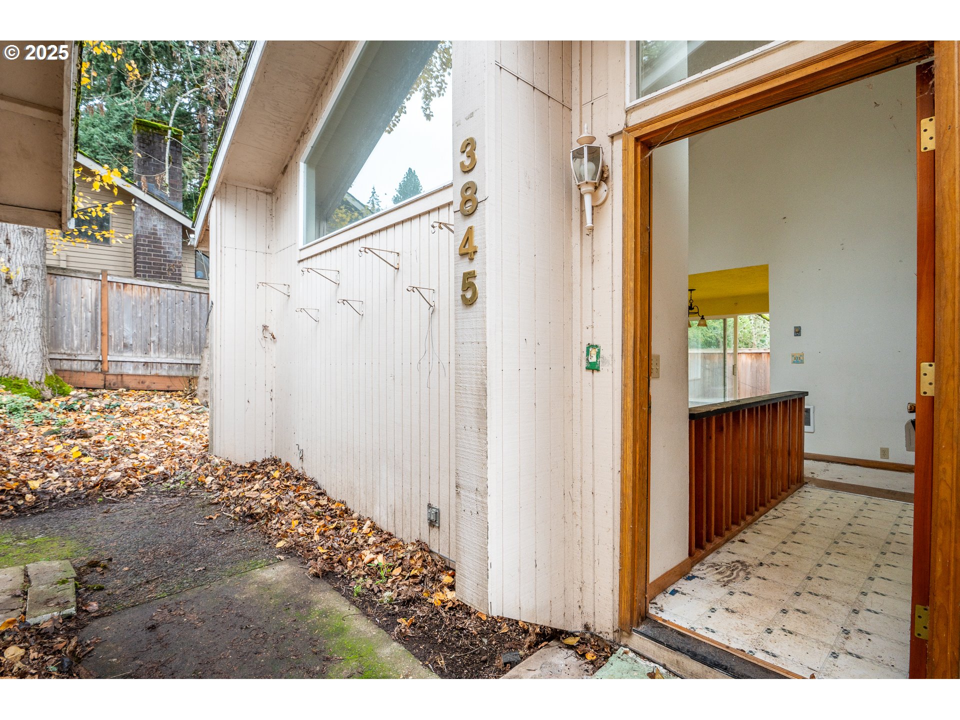 3845 Wilshire Lane Eugene, OR 97405 - Photo 33 of 35 a view of a porch