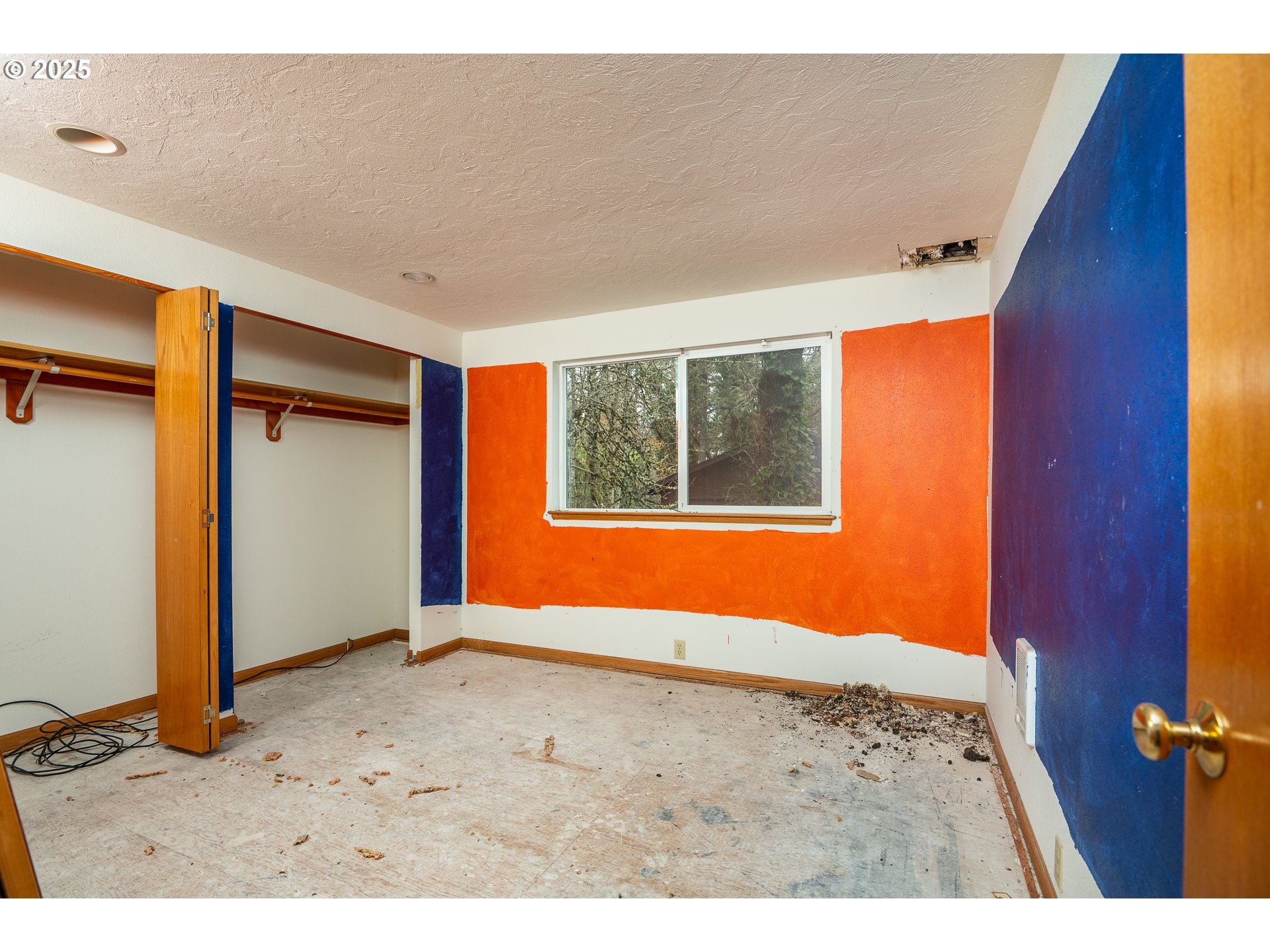3845 Wilshire Lane Eugene, OR 97405 - Photo 4 of 35 a view of an empty room with a window