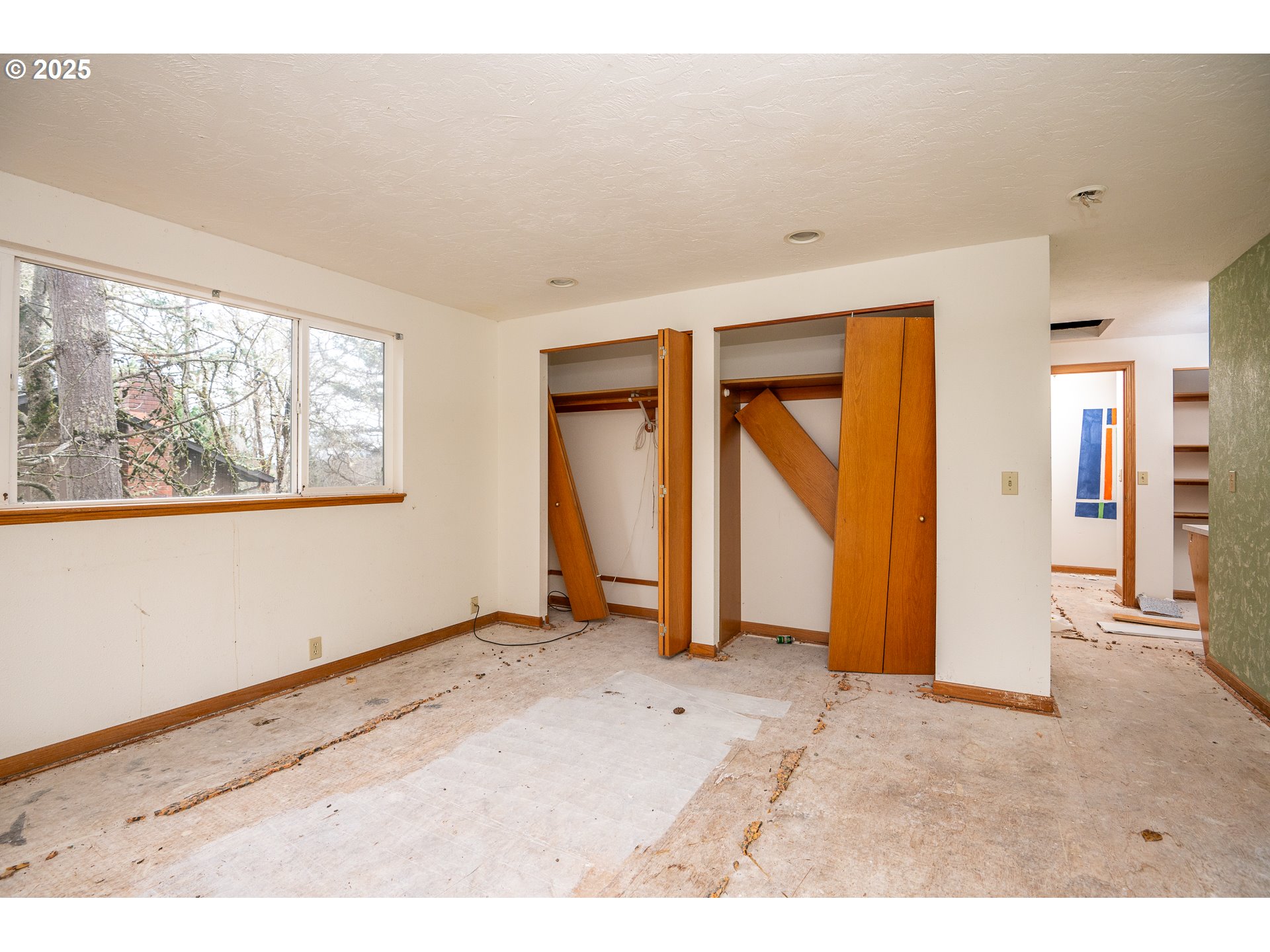 3845 Wilshire Lane Eugene, OR 97405 - Photo 8 of 35 a view of an empty room with a window