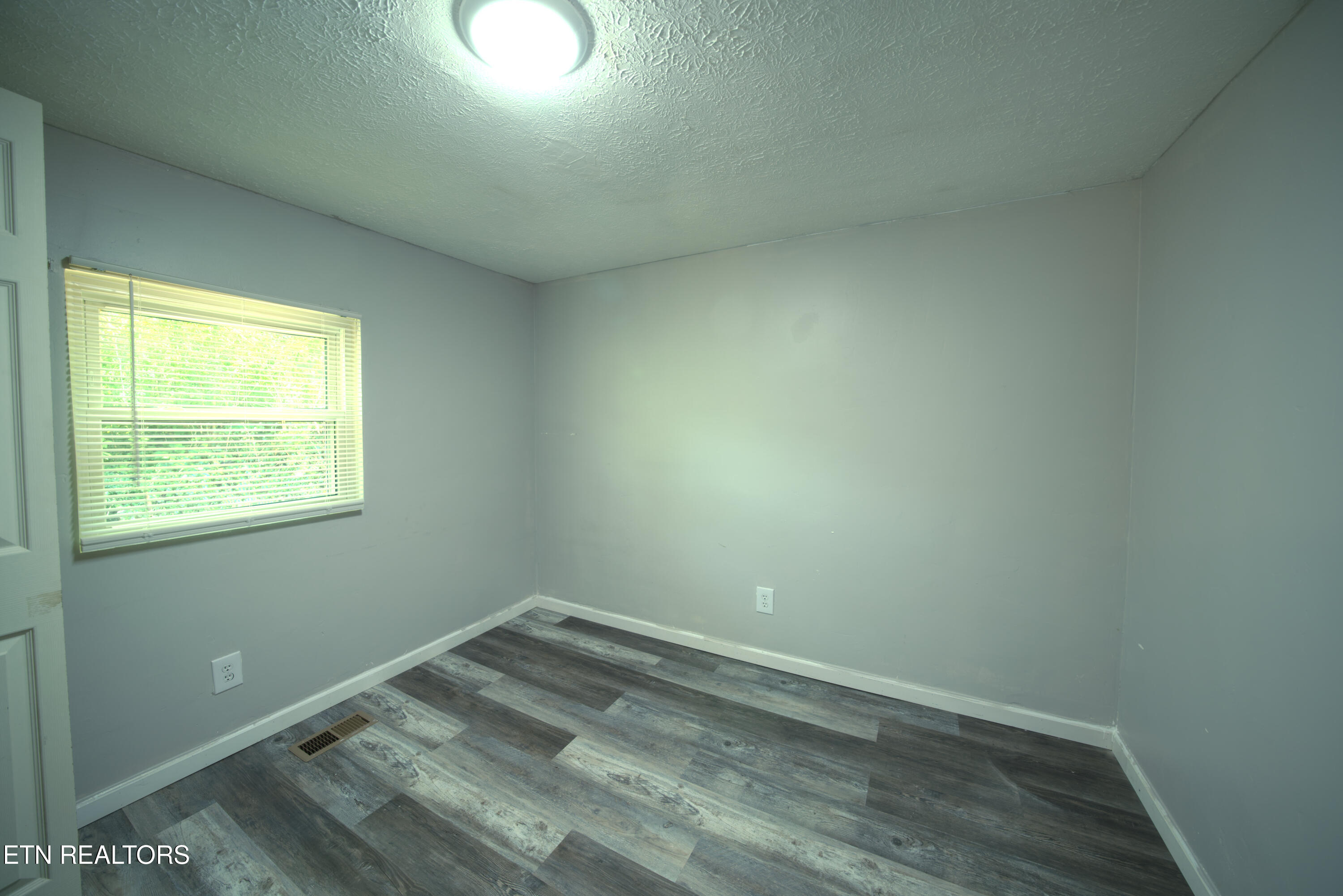 523 West Broad Street Clinton, TN 37716 - Photo 13 of 21 13 - Clinton TN