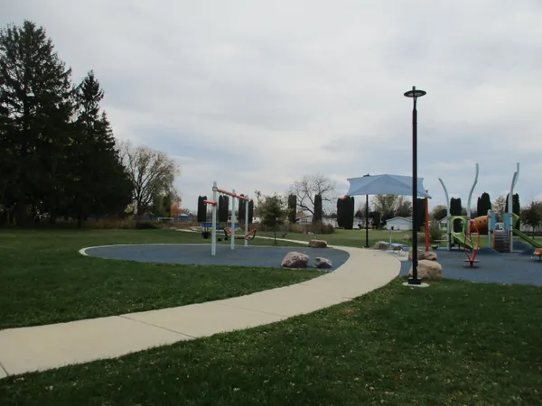 $37,500 | 15-16 Western, North Freedom, WI 53951