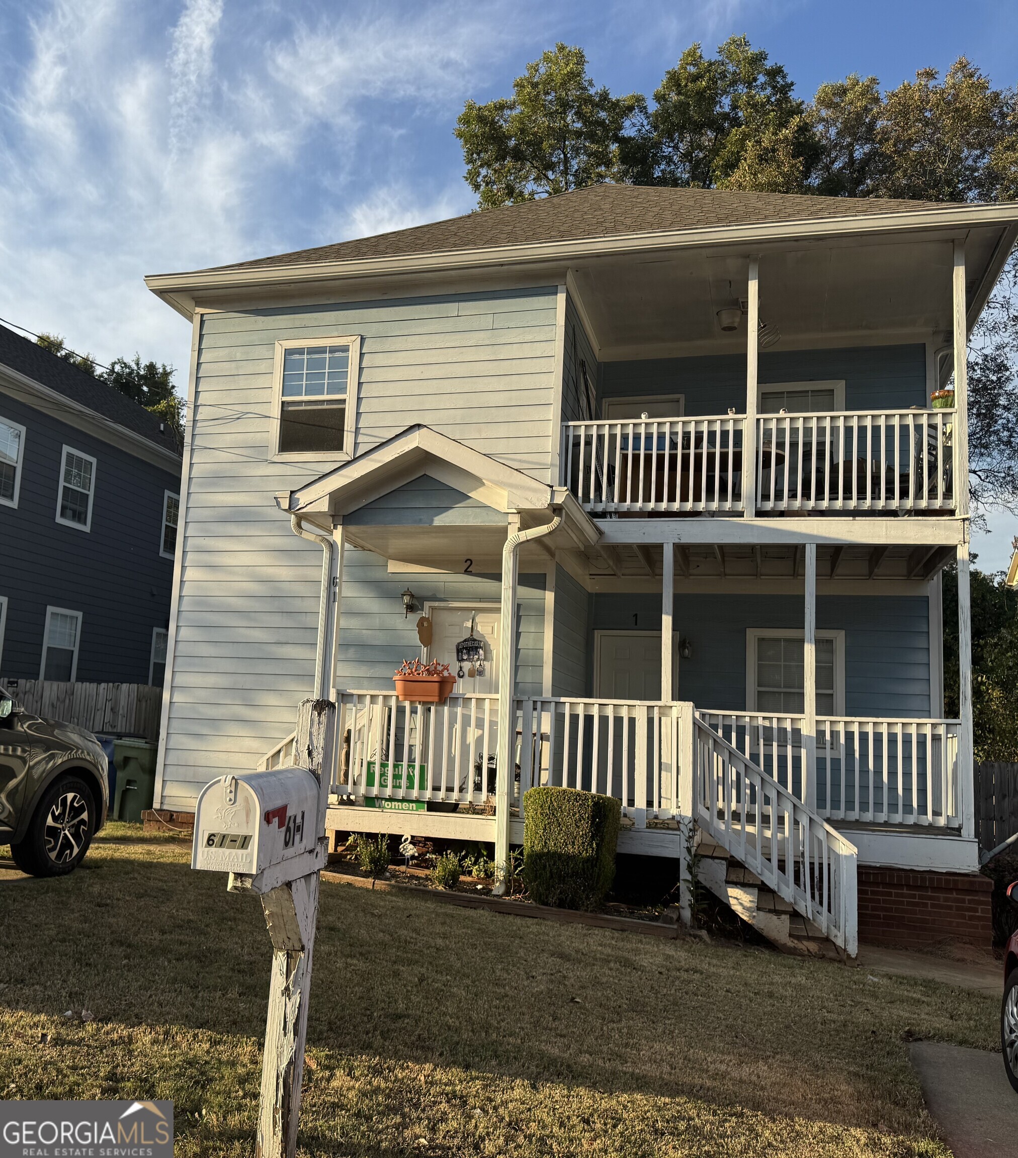 a view of a house with a yard