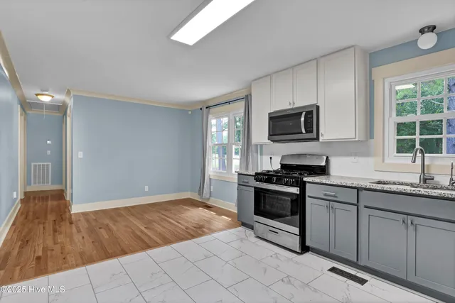 $1,700 | 201 Shaw Highway, Rocky Point, NC 28457