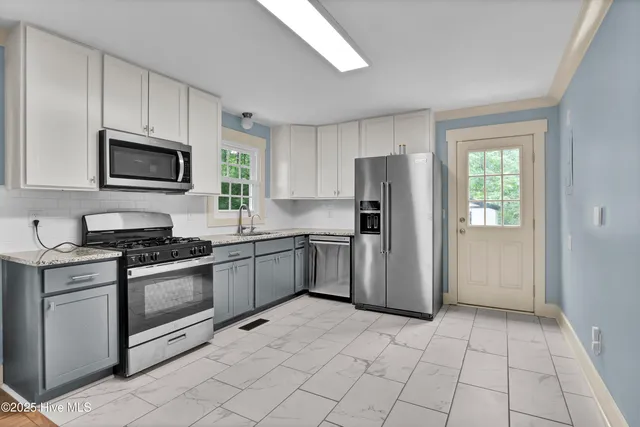 $1,700 | 201 Shaw Highway, Rocky Point, NC 28457