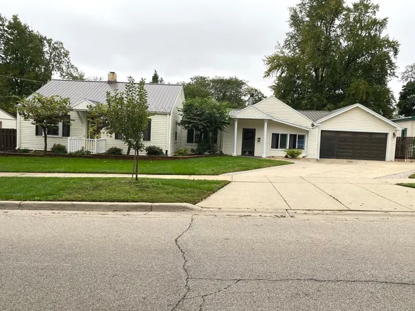 $337,000 | 631 Bent Street, Elgin, IL 60120