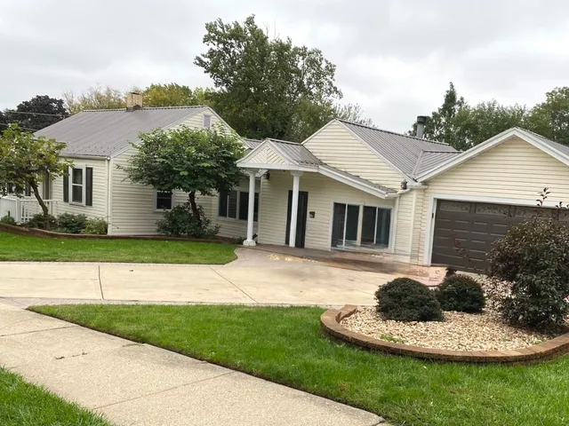$365,000 | 631 Bent Street, Elgin, IL 60120
