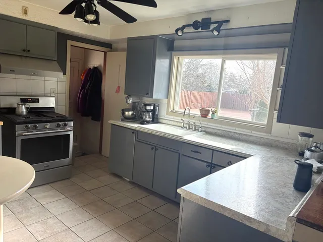 $365,000 | 631 Bent Street, Elgin, IL 60120