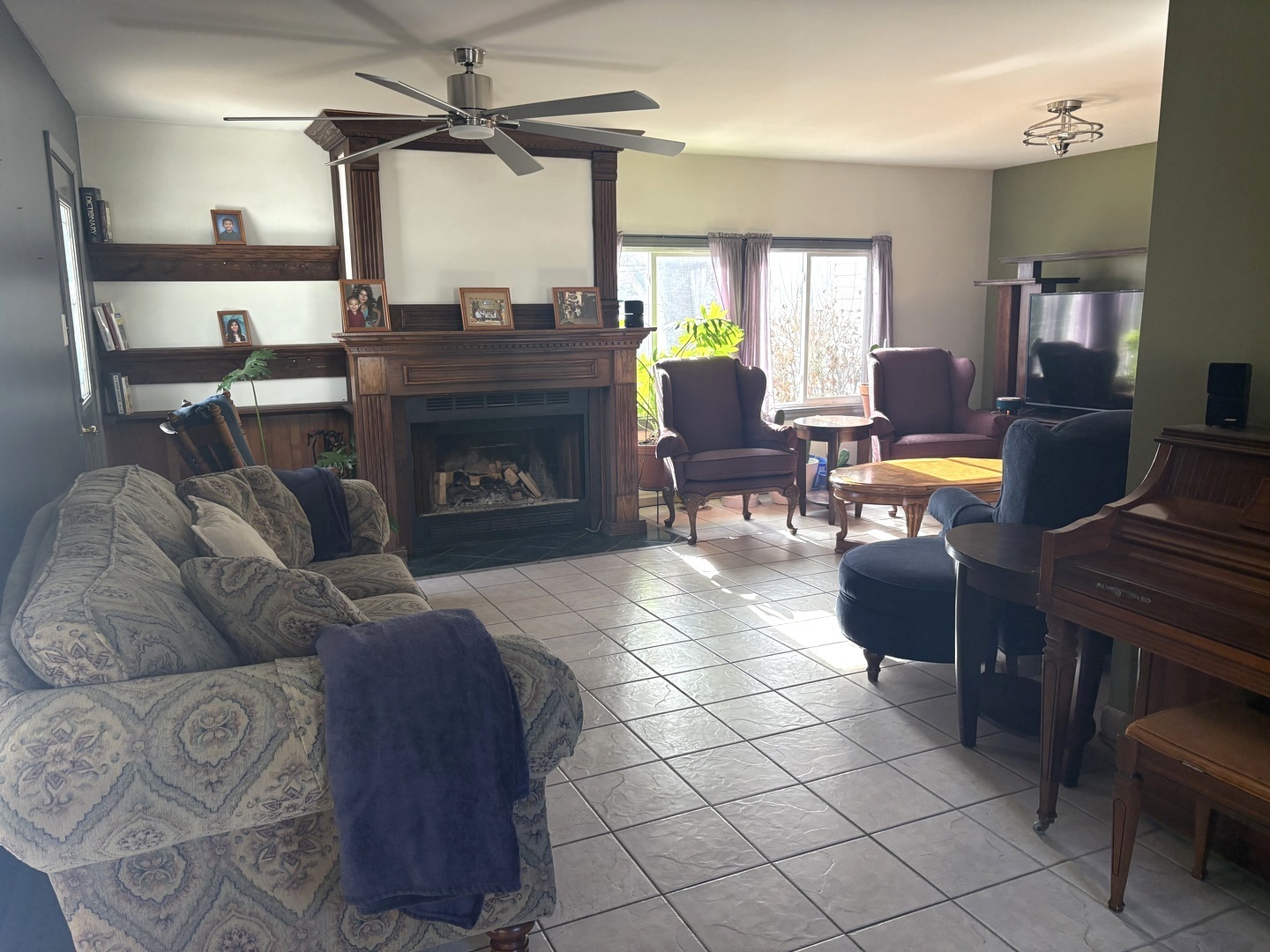 631 Bent Street Elgin, IL 60120 - Photo 9 of 43