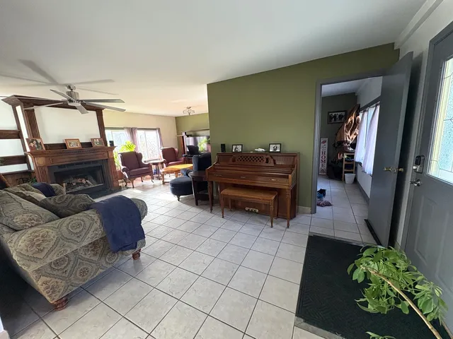 $365,000 | 631 Bent Street, Elgin, IL 60120