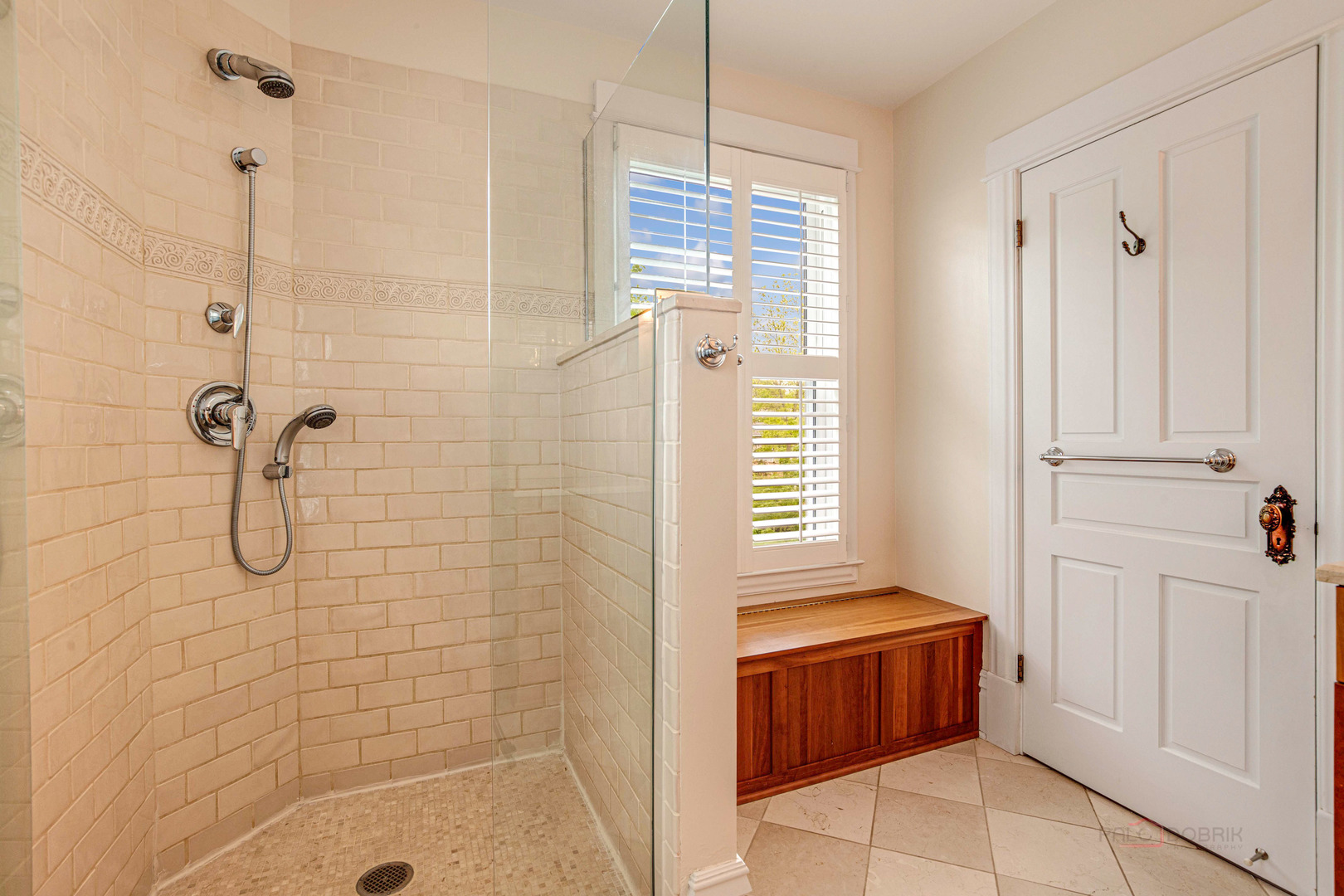 71 Washington Road Lake Forest, IL 60045 - Photo 27 of 39 a bathroom with a shower and a tub