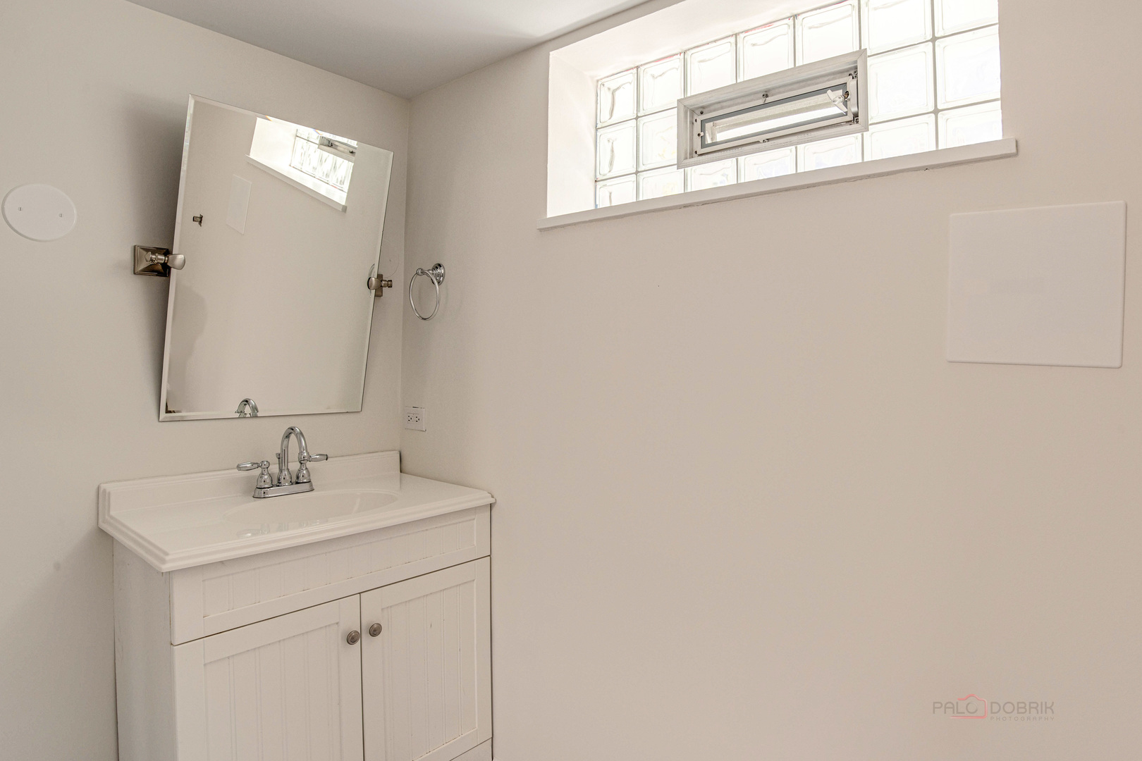 71 Washington Road Lake Forest, IL 60045 - Photo 33 of 39 a bathroom with a sink and a mirror