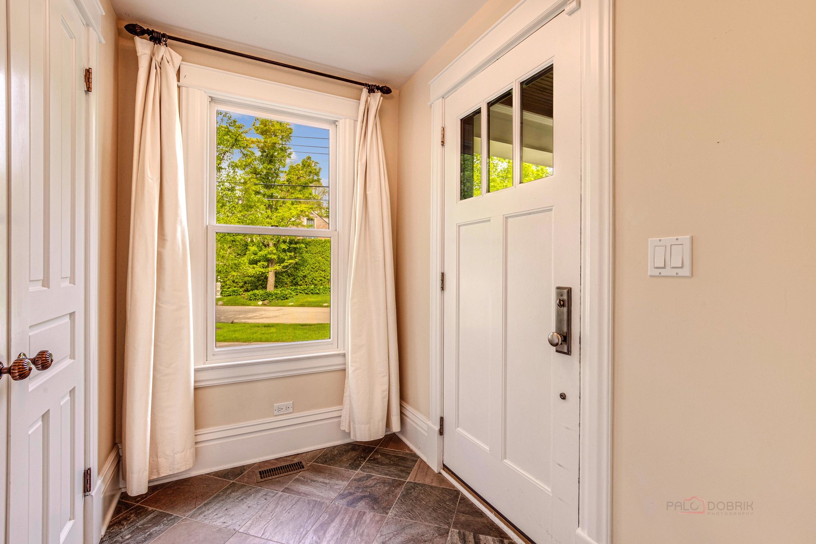 71 Washington Road Lake Forest, IL 60045 - Photo 6 of 39 a view of walk in closet with window