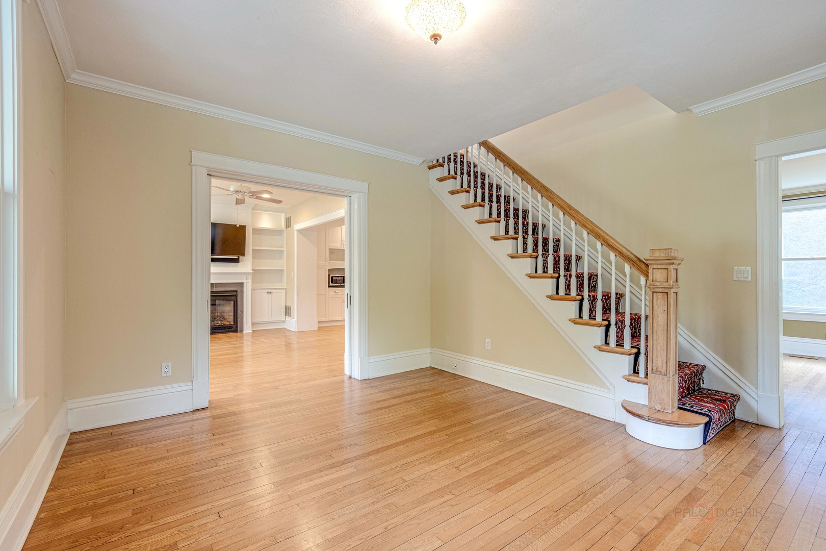 71 Washington Road Lake Forest, IL 60045 - Photo 7 of 39 a view of an entryway with wooden floor