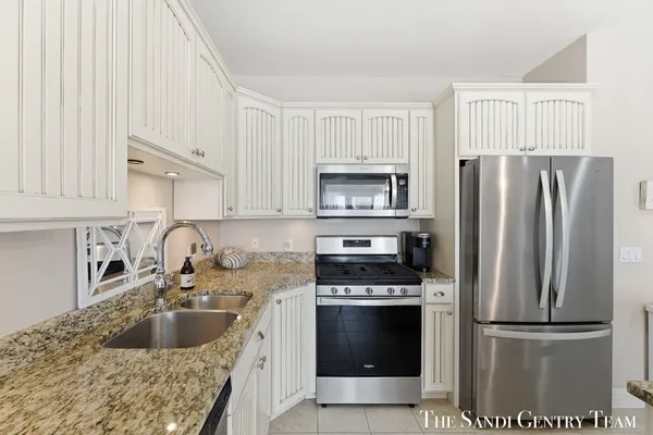 $369,900 | 917 West Savidge Street, Unit 1, Spring Lake, MI 49456