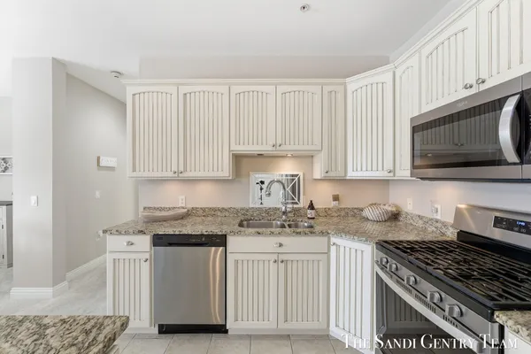 $369,900 | 917 West Savidge Street, Unit 1, Spring Lake, MI 49456