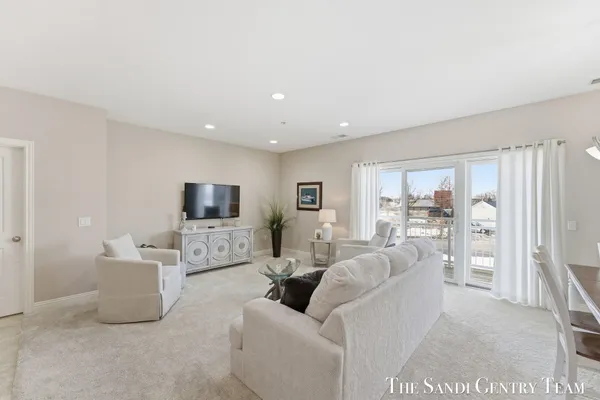 $369,900 | 917 West Savidge Street, Unit 1, Spring Lake, MI 49456