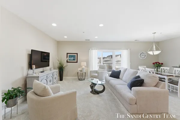 $369,900 | 917 West Savidge Street, Unit 1, Spring Lake, MI 49456