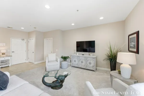 $369,900 | 917 West Savidge Street, Unit 1, Spring Lake, MI 49456