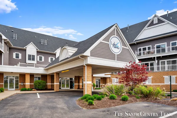 $369,900 | 917 West Savidge Street, Unit 1, Spring Lake, MI 49456