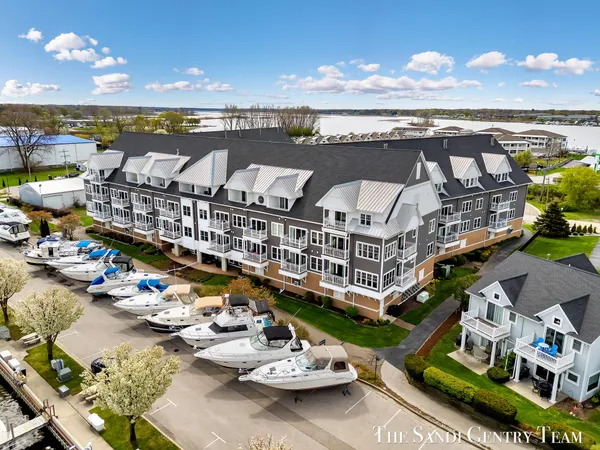 $369,900 | 917 West Savidge Street, Unit 1, Spring Lake, MI 49456