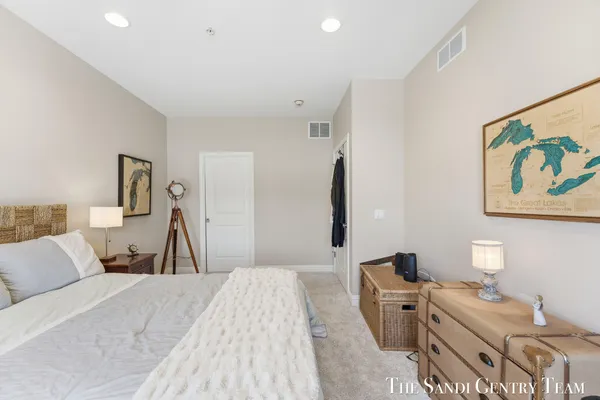 $369,900 | 917 West Savidge Street, Unit 1, Spring Lake, MI 49456