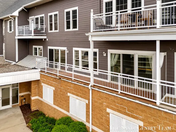 $369,900 | 917 West Savidge Street, Unit 1, Spring Lake, MI 49456