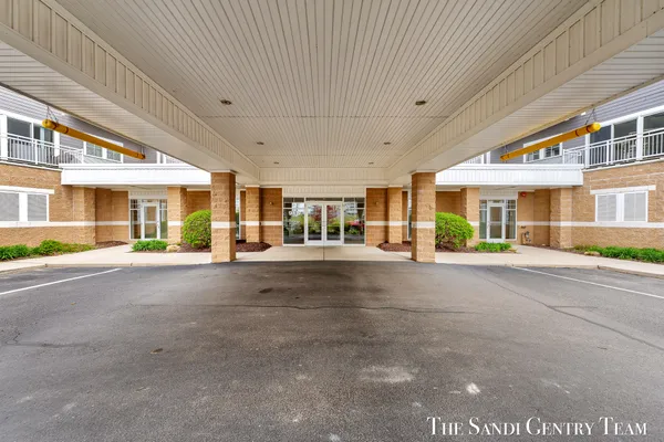 $369,900 | 917 West Savidge Street, Unit 1, Spring Lake, MI 49456