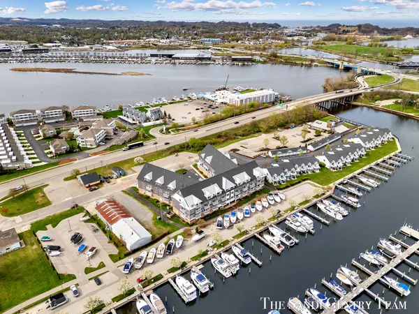 $369,900 | 917 West Savidge Street, Unit 1, Spring Lake, MI 49456