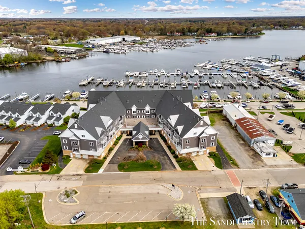 $369,900 | 917 West Savidge Street, Unit 1, Spring Lake, MI 49456