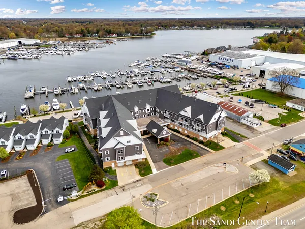 $369,900 | 917 West Savidge Street, Unit 1, Spring Lake, MI 49456