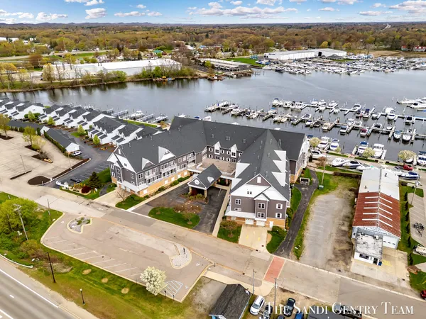 $369,900 | 917 West Savidge Street, Unit 1, Spring Lake, MI 49456